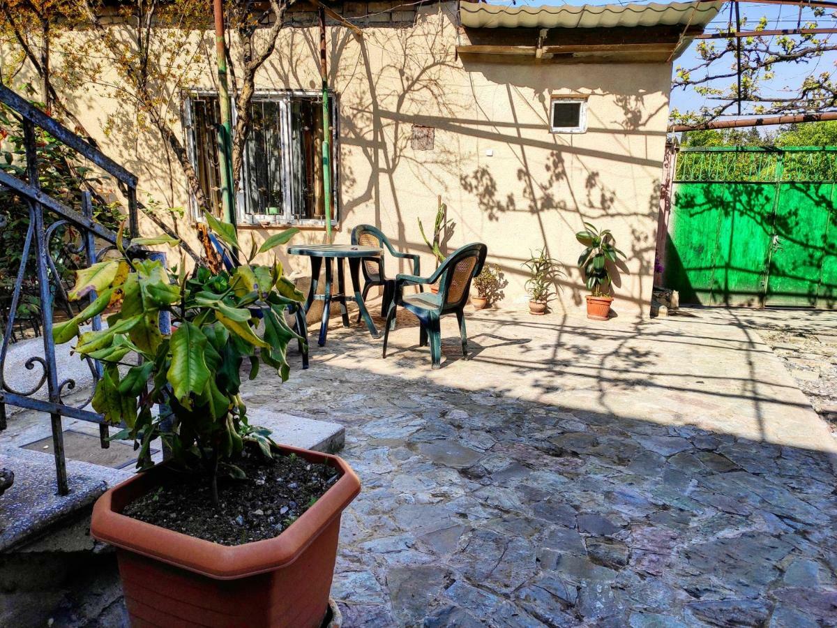 Guesthouse Ttt Tbilisi Esterno foto