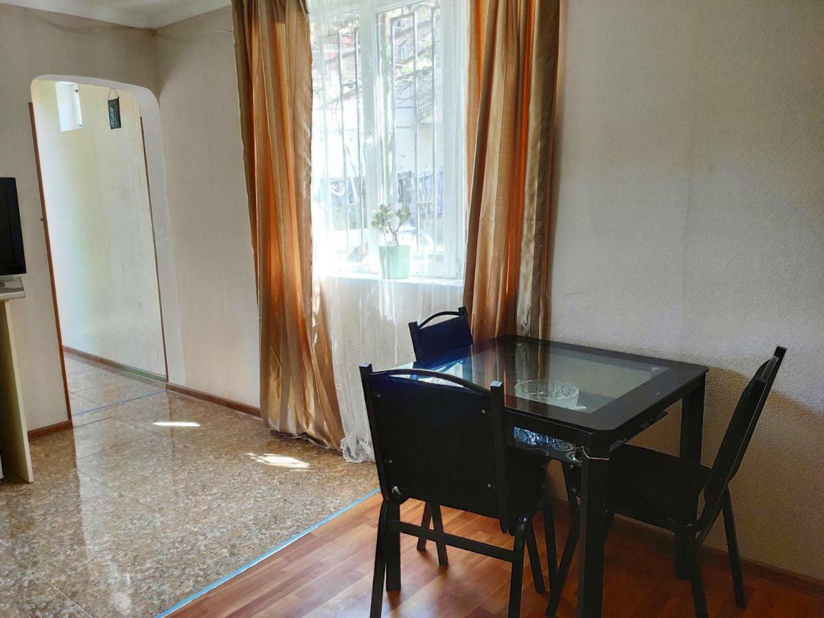 Guesthouse Ttt Tbilisi Esterno foto